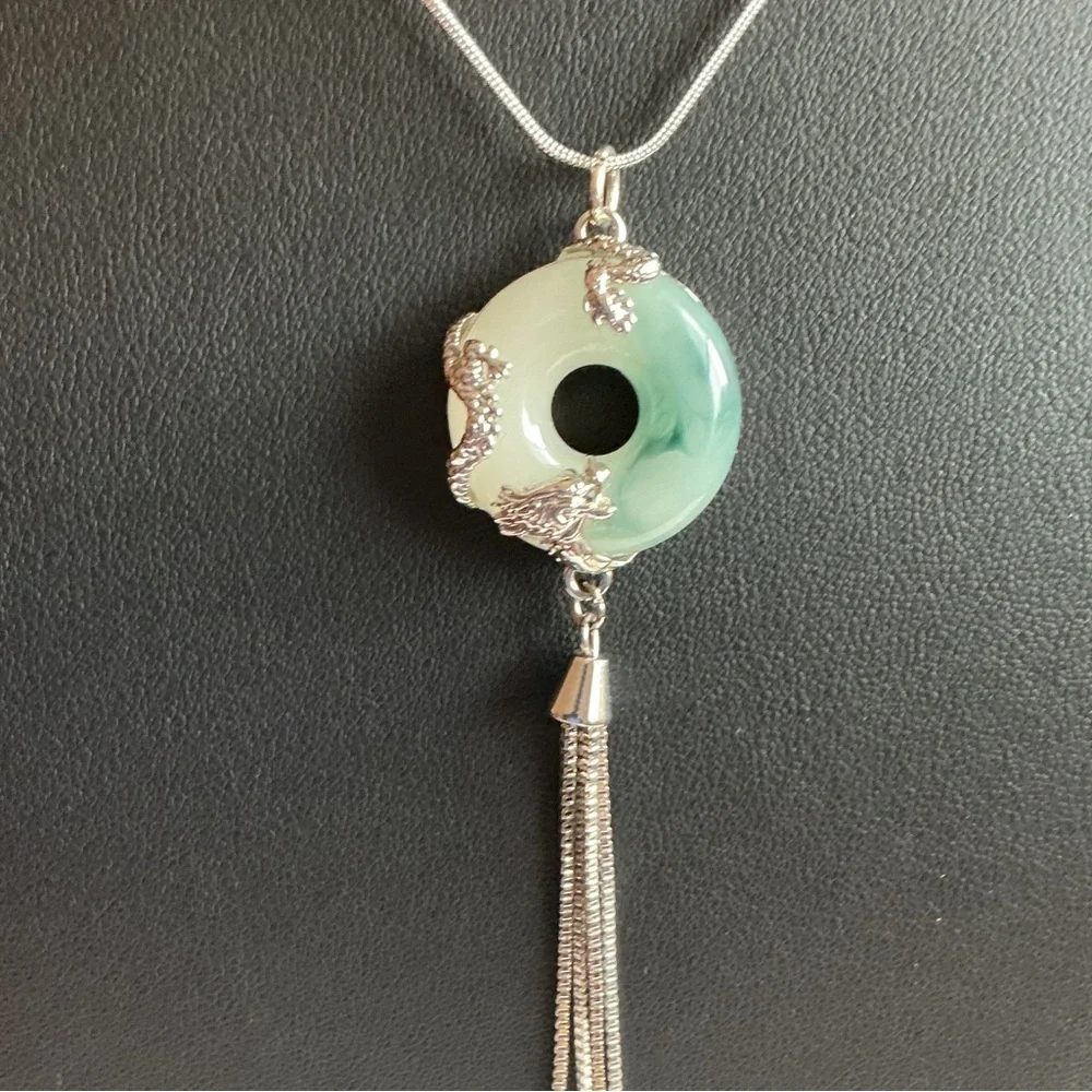 Green Jade or Aventurine Silver Tone Pendant Necklace - Picture 2 of 4